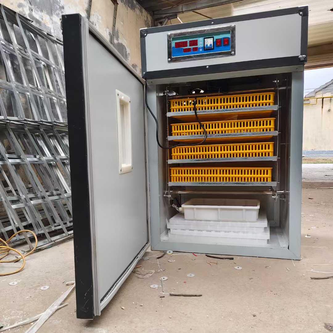Farming Africa - Incubateur d'œufs solaire 1056 pour l'agriculture