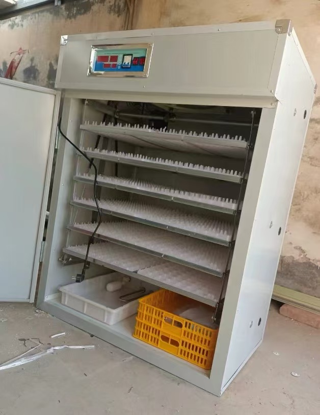 Incubateur d'œufs solaire 1056 - Farming Africa avis et prix